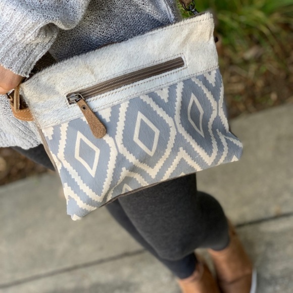 LAST ONE! Hair-on Leather Cross body bag - Picture 2 of 7